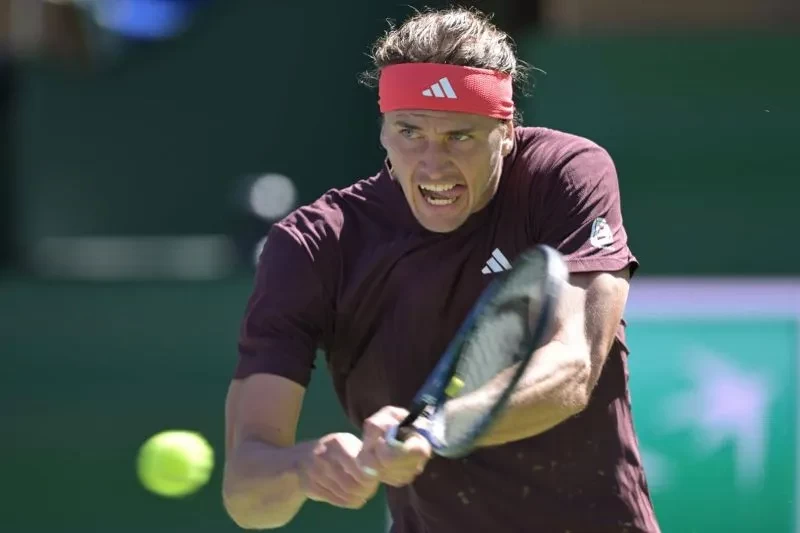 Petenis Jerman Alexander Zverev beraksi melawan petenis Belanda Tallon Griekspoor dalam laga pembukanya pada BNP Paribas Open di Indian Wells, California