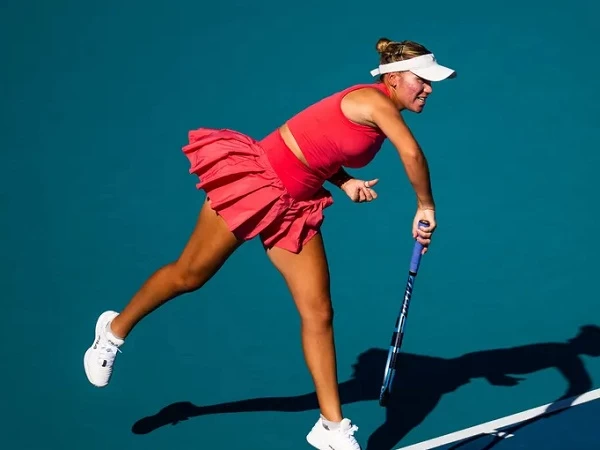 Petenis tuan rumah, Sofia Kenin memenangkan laga babak pertama yang mempertemukan dua juara Grand Slam di Miami Open musim 2025