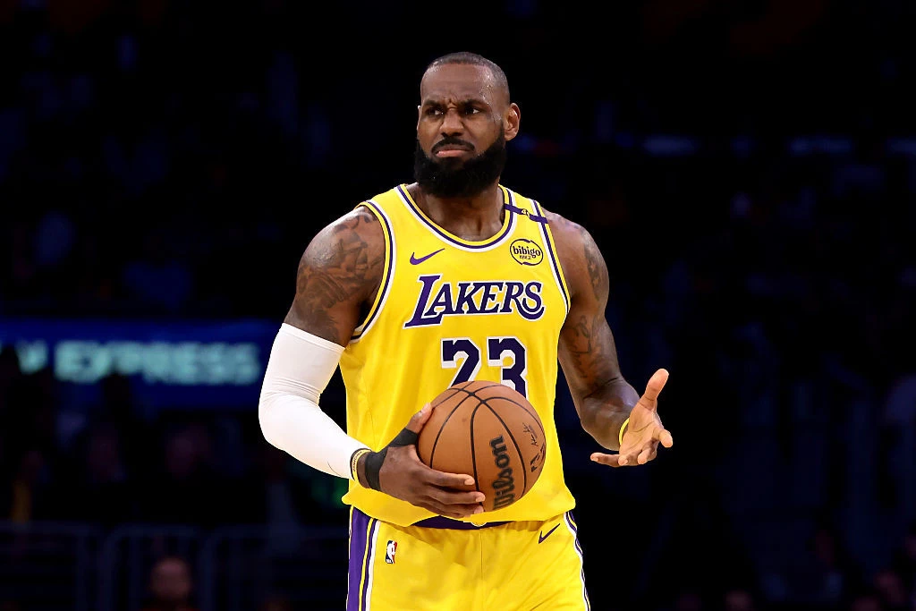 Pertama Kali Dalam 2 Dekade LeBron James Raih Kurang dari 25