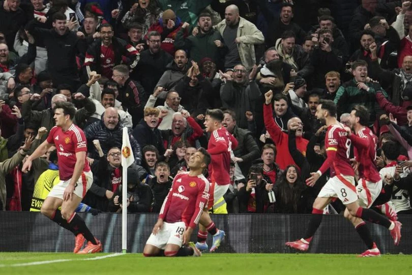 Rapor Pemain MU Saat Menang Dramatis 5-4 Lawan Lyon: Ketika Setan Merah Digendong Para Lord!