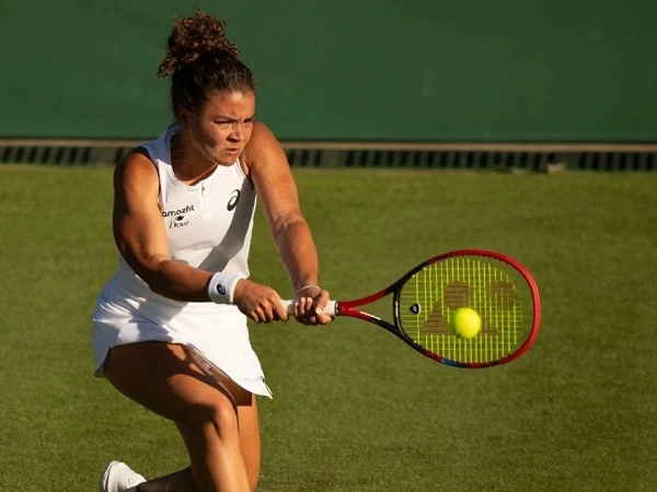 Video: Siu! Gaya Dikha 'Pacu Jalur' Usai Diberi Kapolda Riau Jersey Madrid  Rayyan Arkan Dikha yang viral lewat 'Aura Farming' Pacu Jalur, diberikan jersey Real Madrid oleh Kapolda Riau Irjen Herry Heryawan. Dikha mengaku fans El Real.  Di Real Madrid, Di