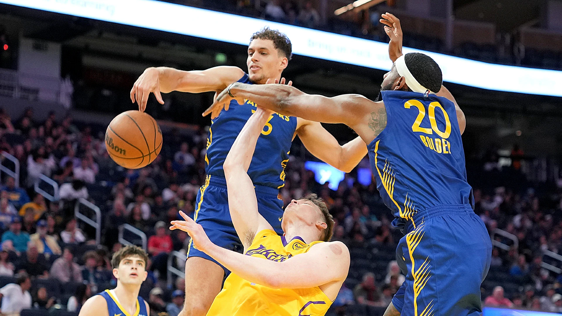 Chris Manon Mendapatkan Kontrak Dua Arah dari Lakers