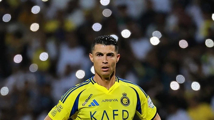 Cristiano Ronaldo Digeruduk Fans, Ancam Lapor Polisi   