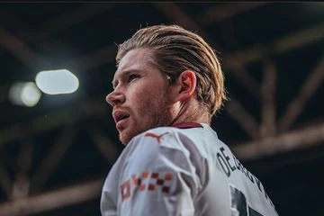 Saat De Bruyne 'Bikin' Kiper Napoli Cedera